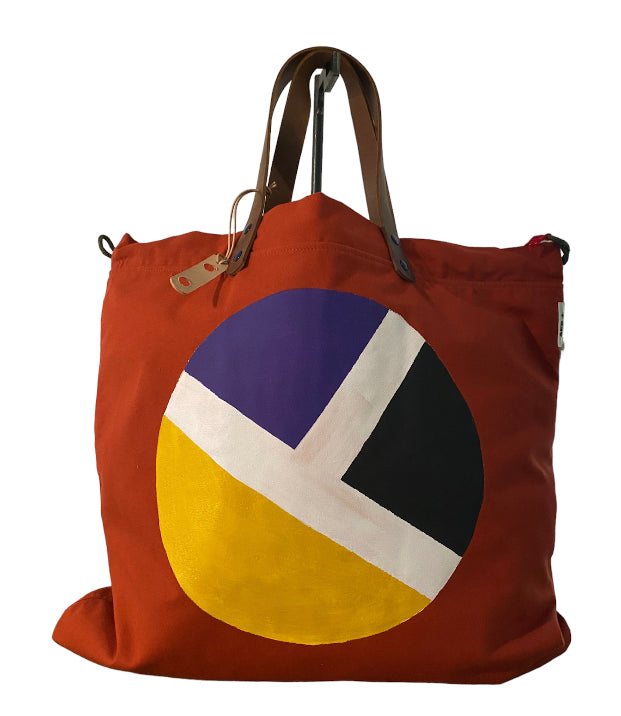Sac cabas weekender peint à la main par Laurence de Konrad en toile terracotta, anses en cuir – vue 2