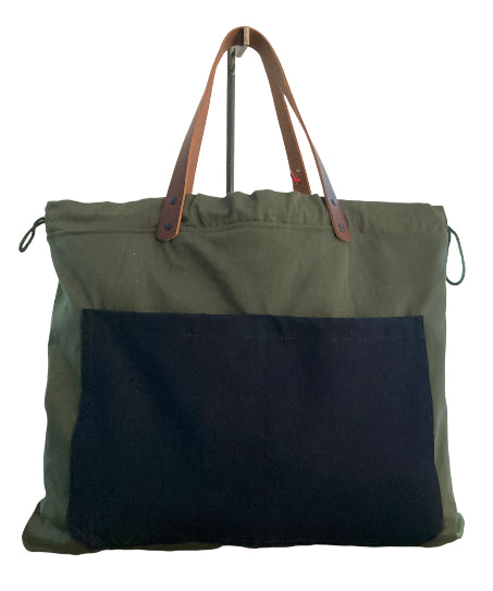 Sac cabas weekender peint à la main par Laurence de Konrad, anses en cuir – vue 5