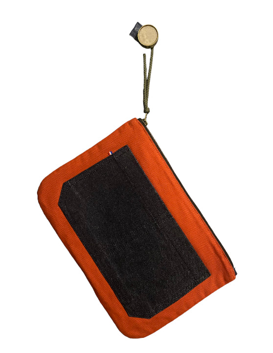 Pochette zippée peinte à la main par Laurence de Konrad en toile terracotta – vue 2