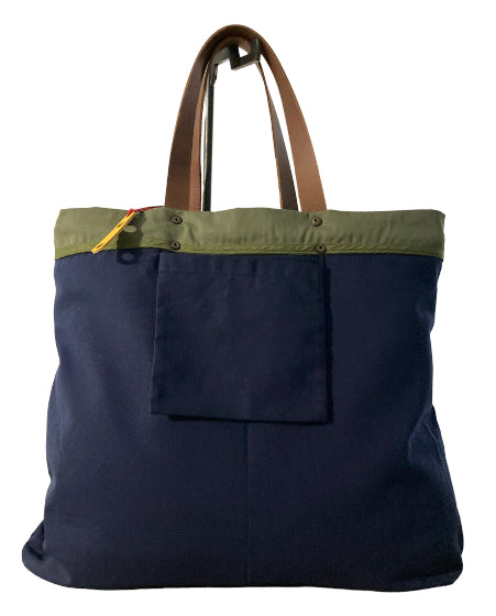 Sac cabas weekender brodé à la main en toile kaki, anses en cuir – vue 5