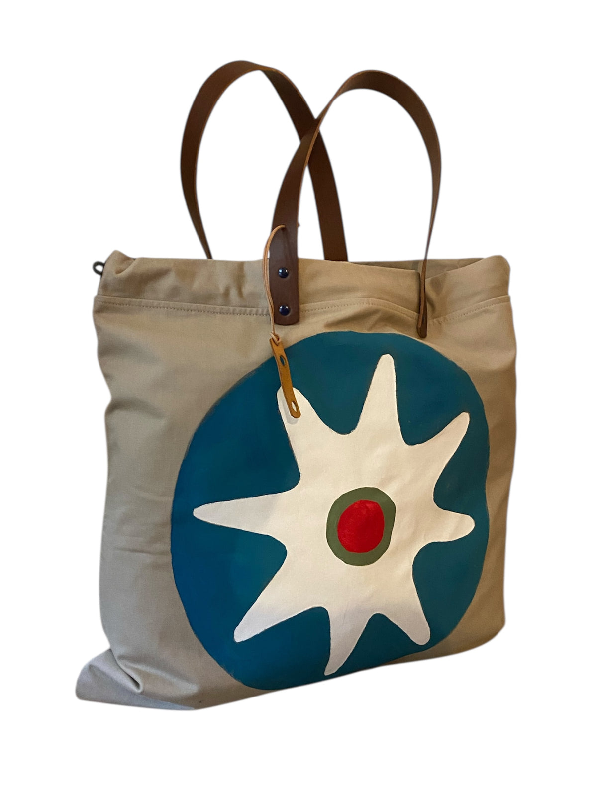 Sac cabas weekender peint à la main par Laurence de Konrad, anses en cuir – vue 2