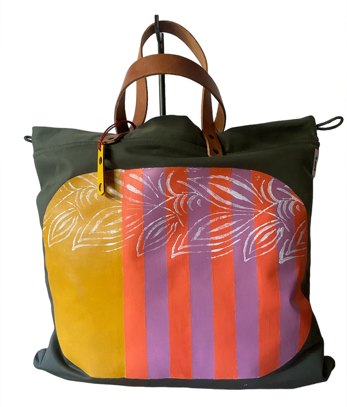 Sac cabas weekender peint à la main par Laurence de Konrad, anses en cuir – fait main à Aix-en-Provence
