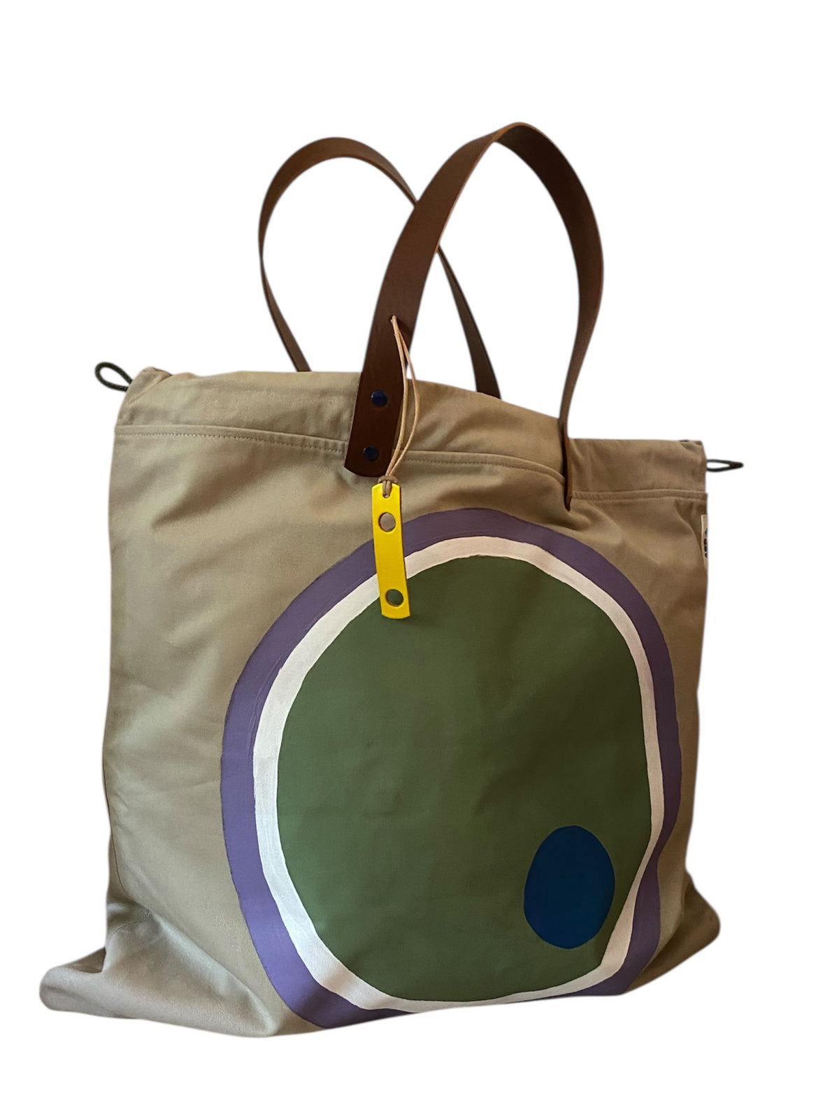 Sac cabas weekender peint à la main par Laurence de Konrad, anses en cuir – vue 2