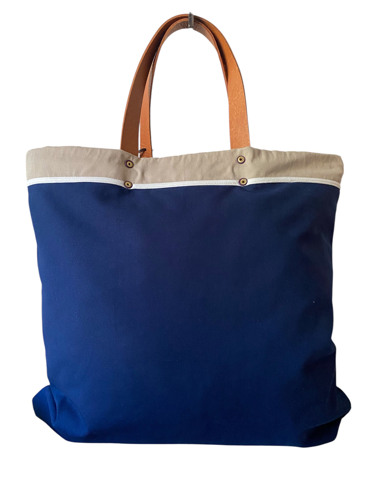 Sac cabas weekender « Drôle de Mme » en toile beige, anses en cuir – vue 5