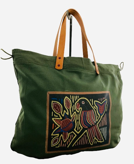 Sac cabas weekender sérigraphié « Los Angeles Melrose » en toile kaki, anses en cuir – en situation