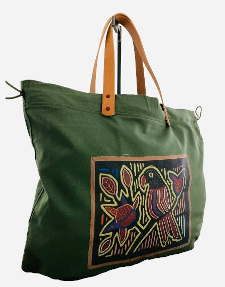 Sac cabas weekender sérigraphié « Los Angeles Melrose » en toile kaki, anses en cuir – en situation