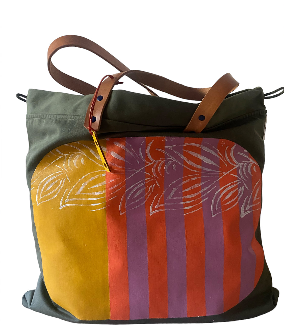Sac cabas weekender peint à la main par Laurence de Konrad, anses en cuir – vue 3