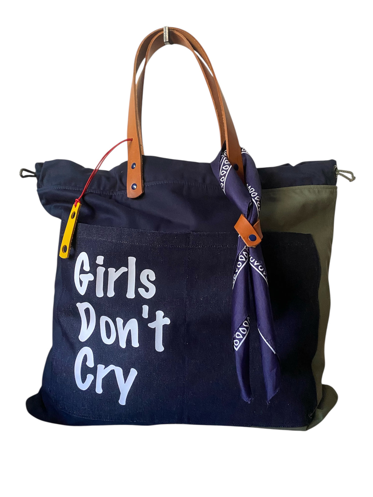 Sac cabas weekender « Girls Don't Cry » en toile kaki, anses en cuir – fait main à Aix-en-Provence